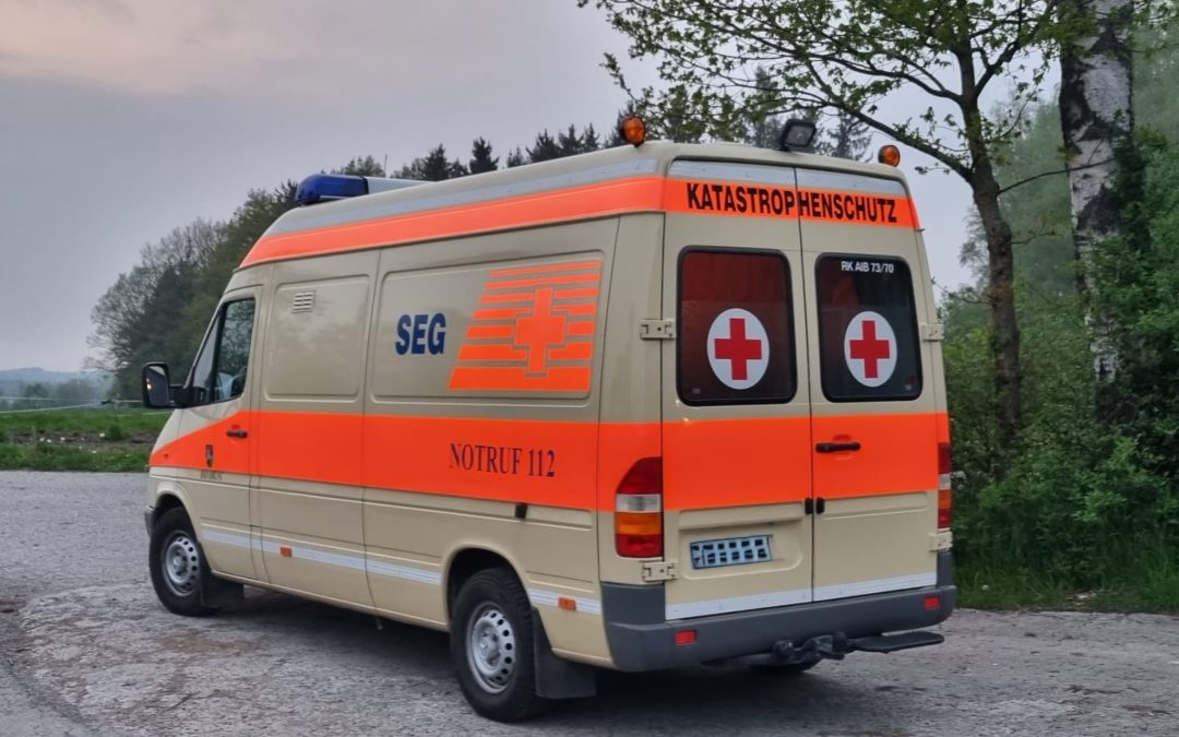 „Land unter“ beim Krankentransport am Tag vor Weihnachten – BRK unterstützt