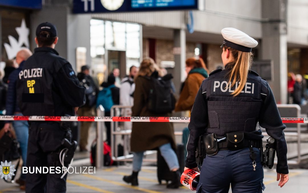 Münchner Hauptbahnhof: Reisende melden Mann mit Schusswaffe