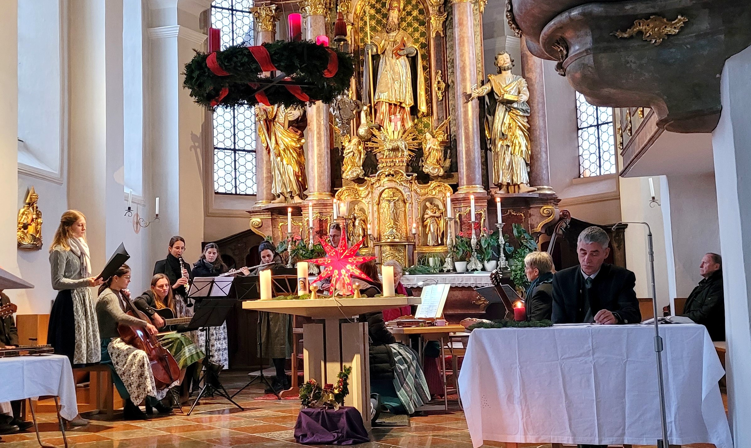241208_Adventssingen_2024_Babensham Adventssingen in der Pfarrkirche St. Martin in Babensham. Foto: R. Scharf