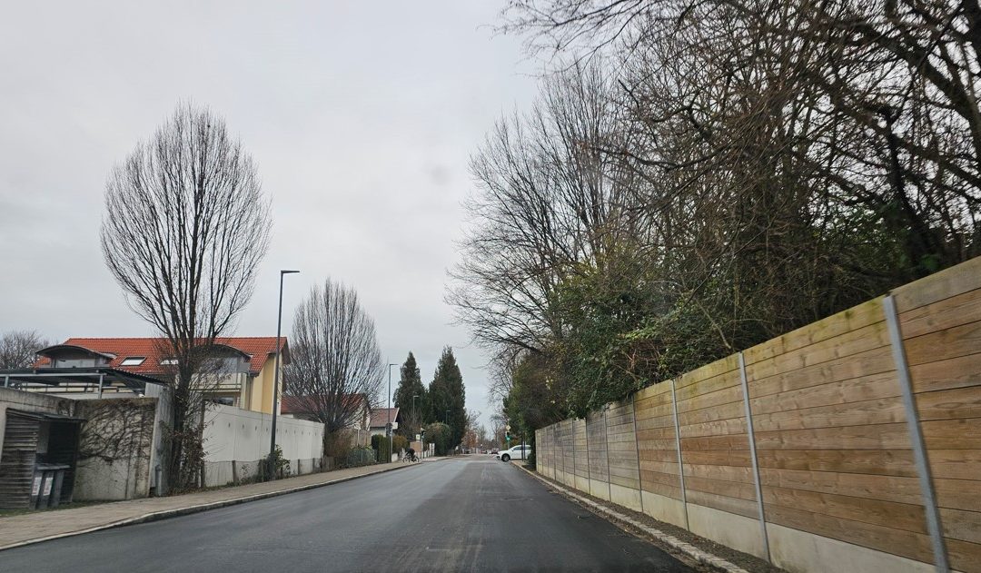 Aisinger Straße ist wieder frei befahrbar