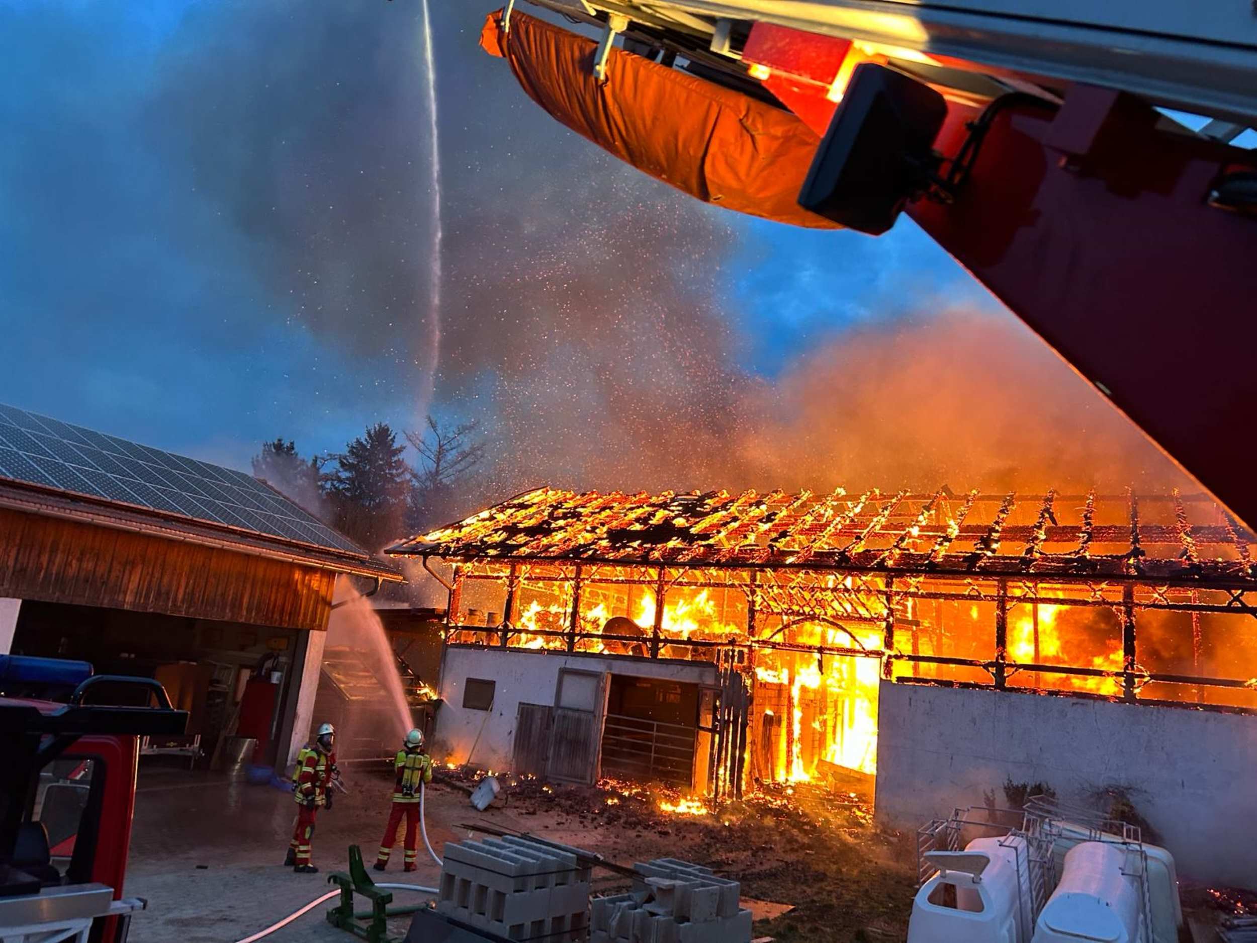 Archiv Brand Landwirtschaft Kirchheim Brand in einer Lagerhalle. Foto: ARchiv Kreisfeuerwehrverband Traunstein.
