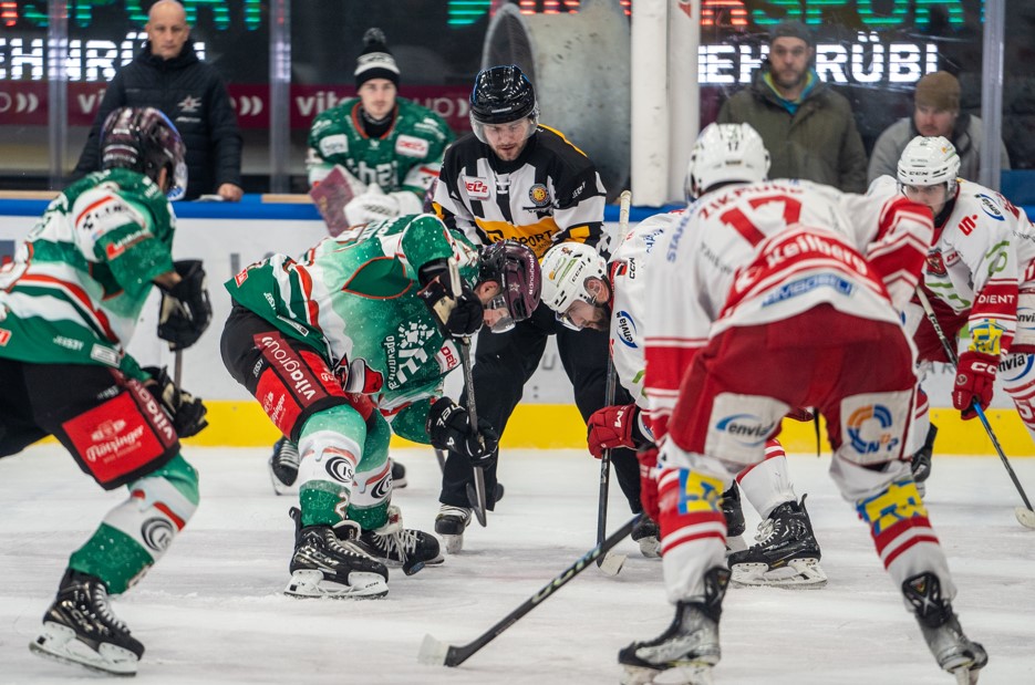 Starbulls Rosenheim gegen Crimmitschau am 26.12.2024. Foto: Copyright Ludwig Schirmer.