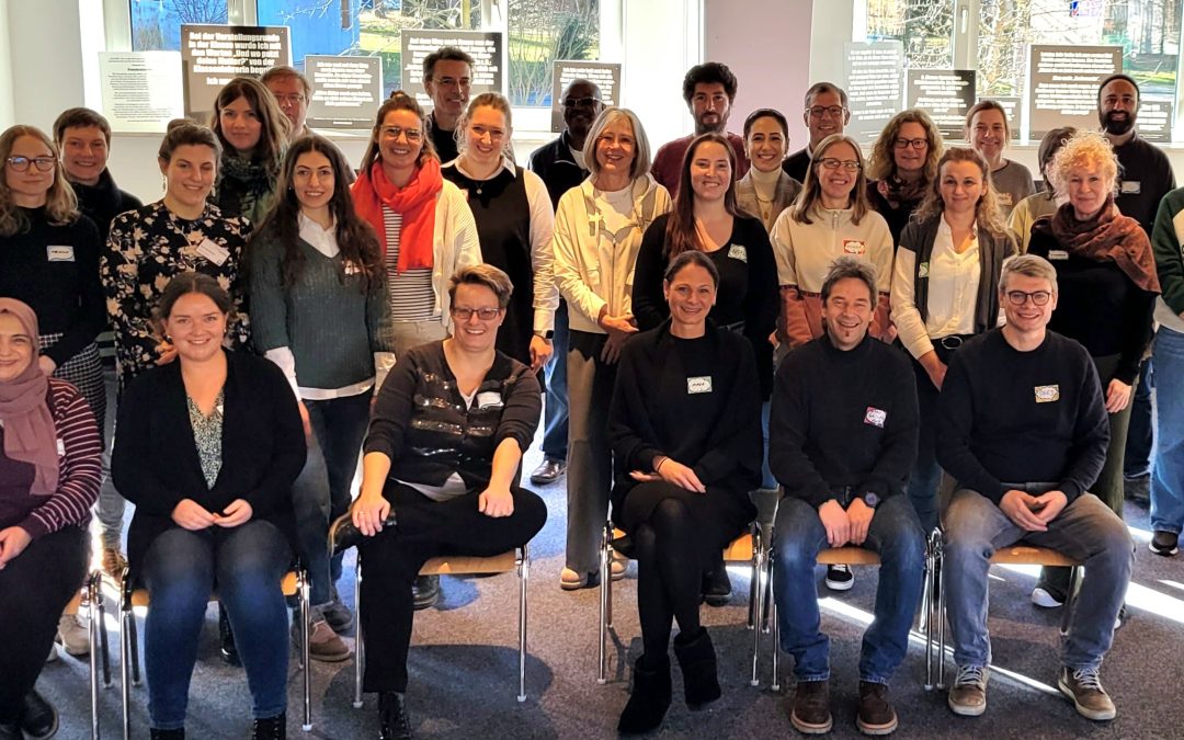 „Plauderbank“ und „Speed-Dating“ beim Fachtag „Brücken bauen“