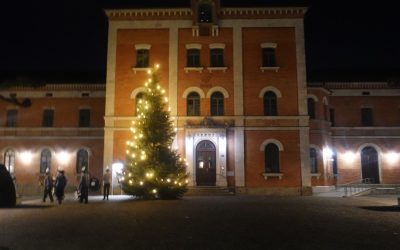 Besinnliche Stimmung vor dem Rathaus