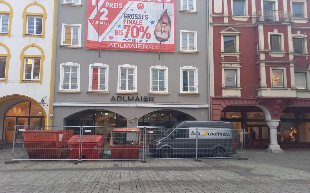 Ära Herrenbekleidungshaus Adlmaier ist Geschichte – Umbaumaßnahmen angelaufen