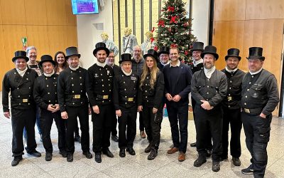 Kaminkehrer als Glücksbringer im Rosenheimer Rathaus