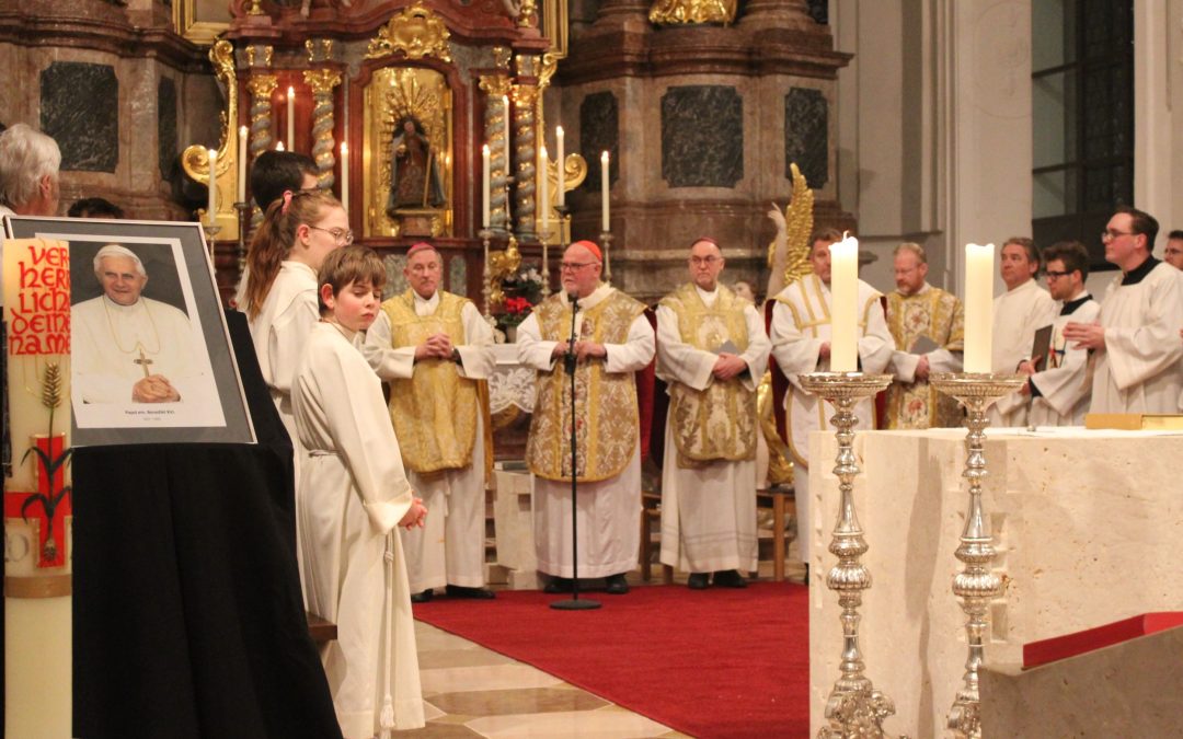 Gedenkgottesdienst für Papst Benedikt in Traunstein