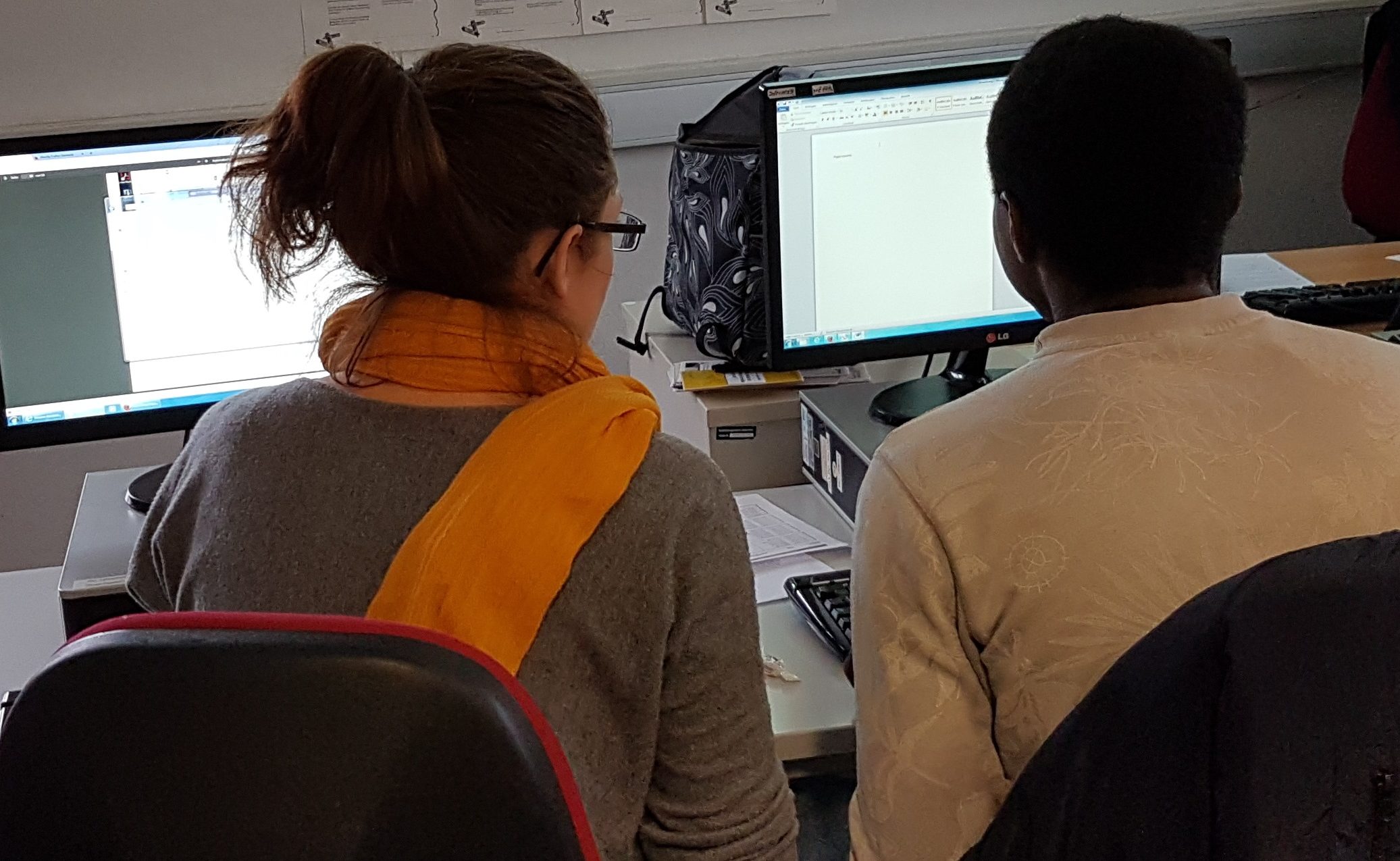 _EDV fuer Gefluechtete(c)Malteser Für die kostenlosen EDV- und Deutschkurse für Menschen mit Migrationshintergrund suchen die Rosenheimer Malteser ab sofort noch weitere ehrenamtliche Trainer. Copyright Archivfoto: Malteser Rosenheim)