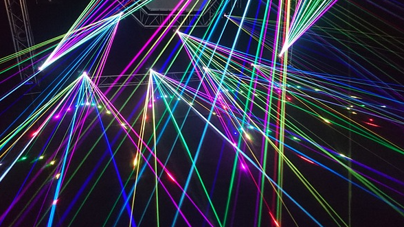 Laser verschieden farbige Laserstrahlen. Foto: re