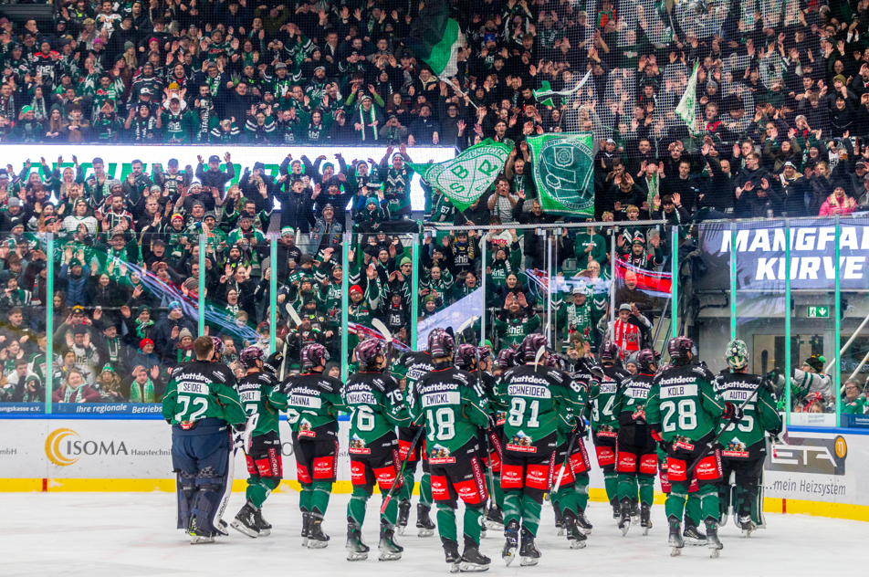 eis 1 Eishockey Starbulls gegen Freiburg. Fotos: Ludwig Schirmer / Peter Lion