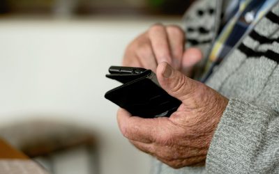 AWO Rosenheim hilft bei Handy, Apps und KI: Digitale Angebote für Ältere