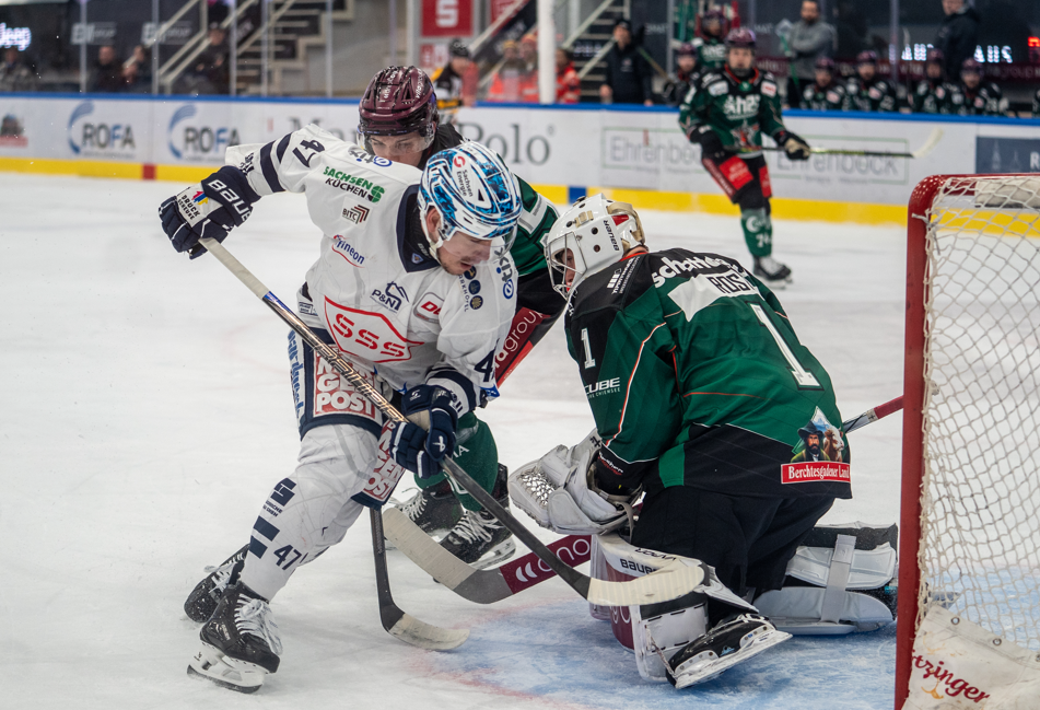 star 2 Starbulls Rosenheim gegen Dresdner Eislöwen: Fotos: Ludwig Schirmer / Peter Lion