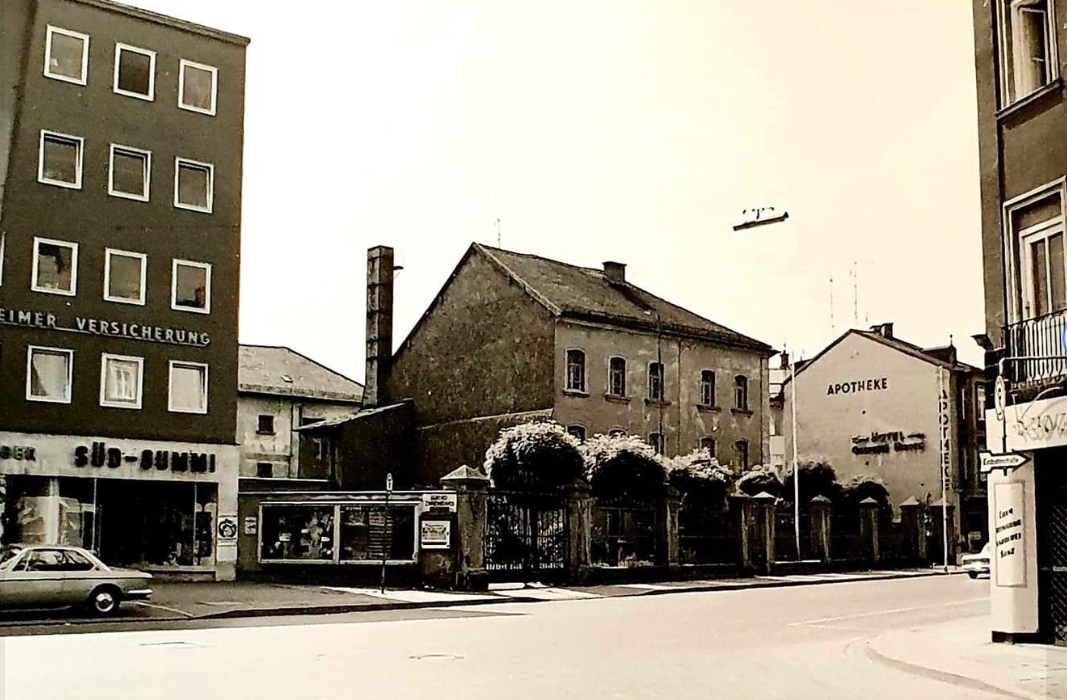 1970er Münchener Straße in Rosenheim mit dem alten Gefängnis in den 1960er Jahren. Foto: Archiv Herbert Borrmann