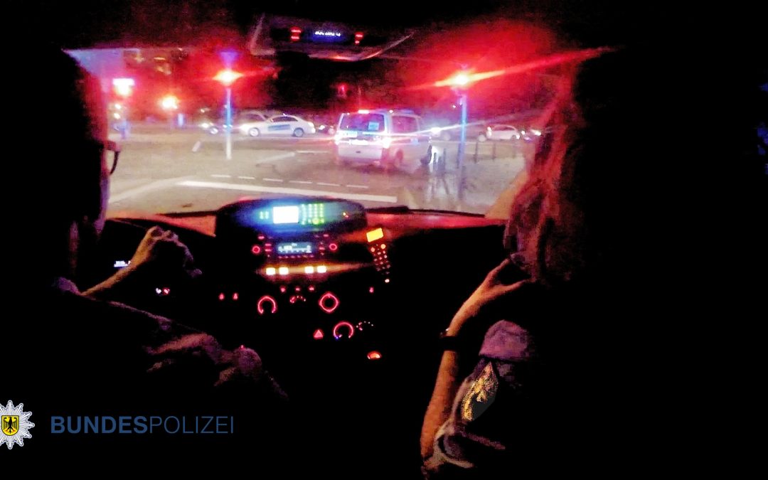 München: Streit eskaliert – Mann in S-Bahn mit Glasflasche attackiert