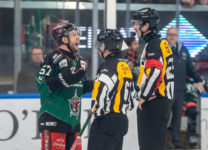 4 Starbulls Rosenheim gegen Ravensburg Towerstars am 9.2.2025)