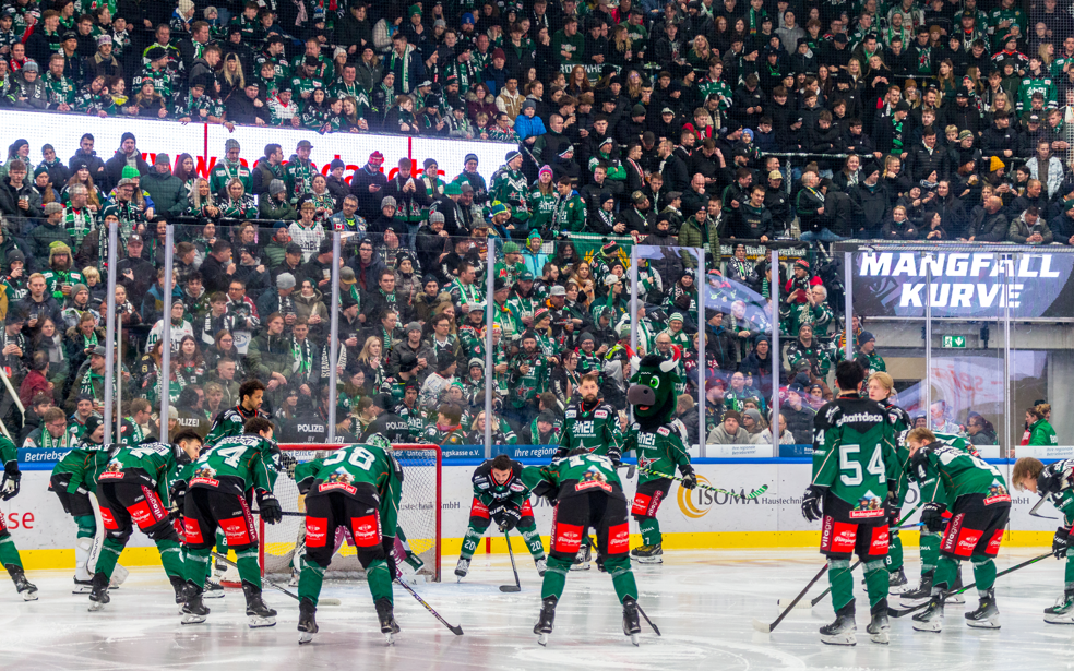 7 Starbulls Rosenheim gegen Ravensburg Towerstars am 9.2.2025)