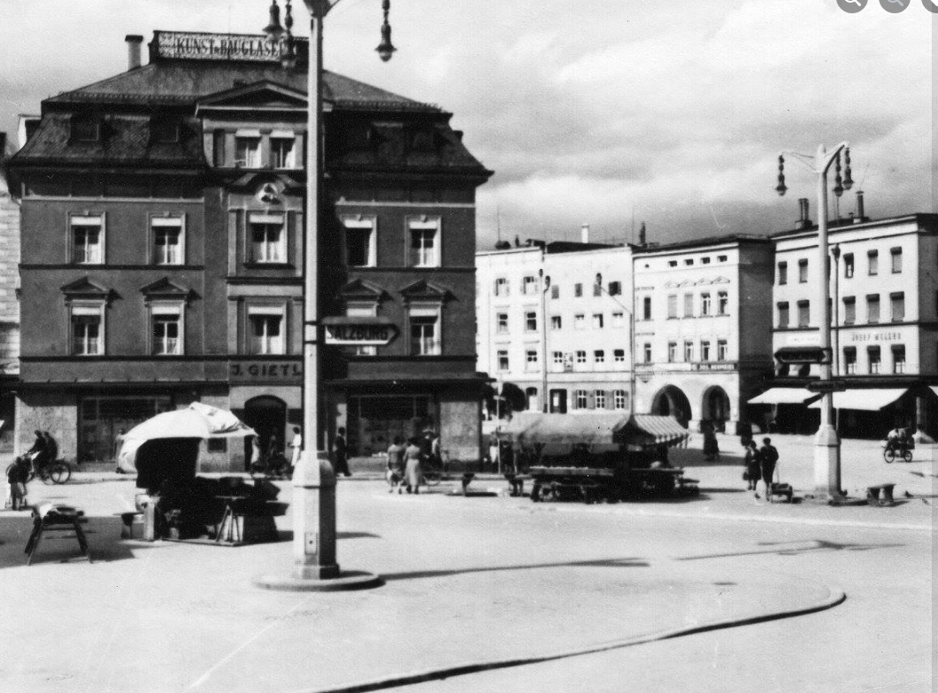 Ludwigsplatz Ludwigsplatz in Rosenheim mit Gietlhaus in der Zeit um ca. 1910. Foto: Archiv Herbert Borrmann