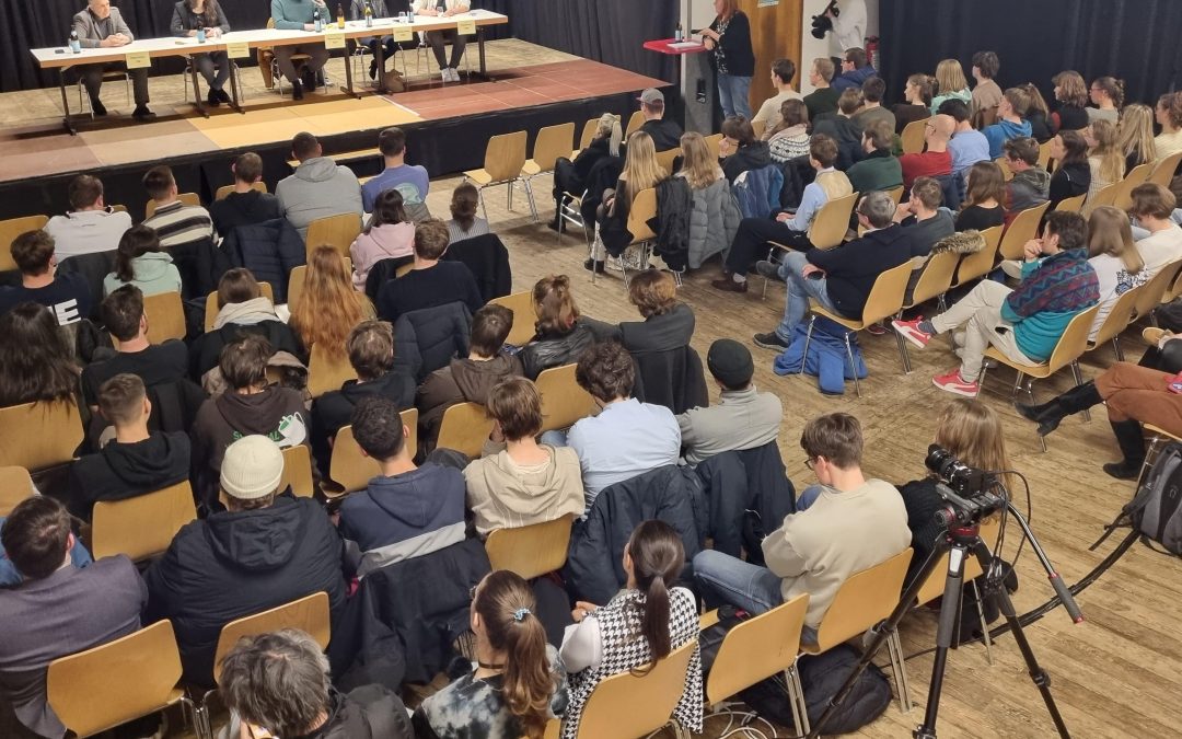 Politiker stellen sich in Rosenheim Fragen der Jugend
