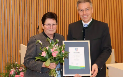 Landkreis Rosenheim ehrte Johanna Hell mit dem Sozialpreis