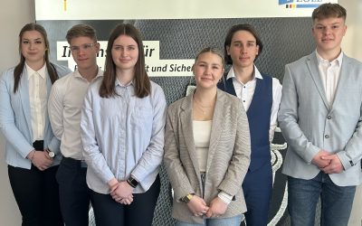 Berufseinsteiger beim Hauptzollamt Rosenheim frisch vereidigt