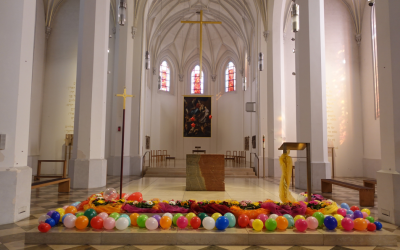 Faschingsstimmung in der Kirche St. Nikolaus in Rosenheim