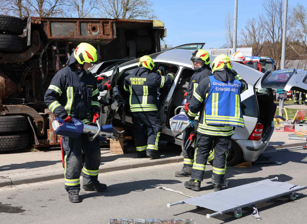 1 Übungstag der Einsatzkräfte in Eerlstätt. Fotos: Kreisfeuerwehrverband Traunstein