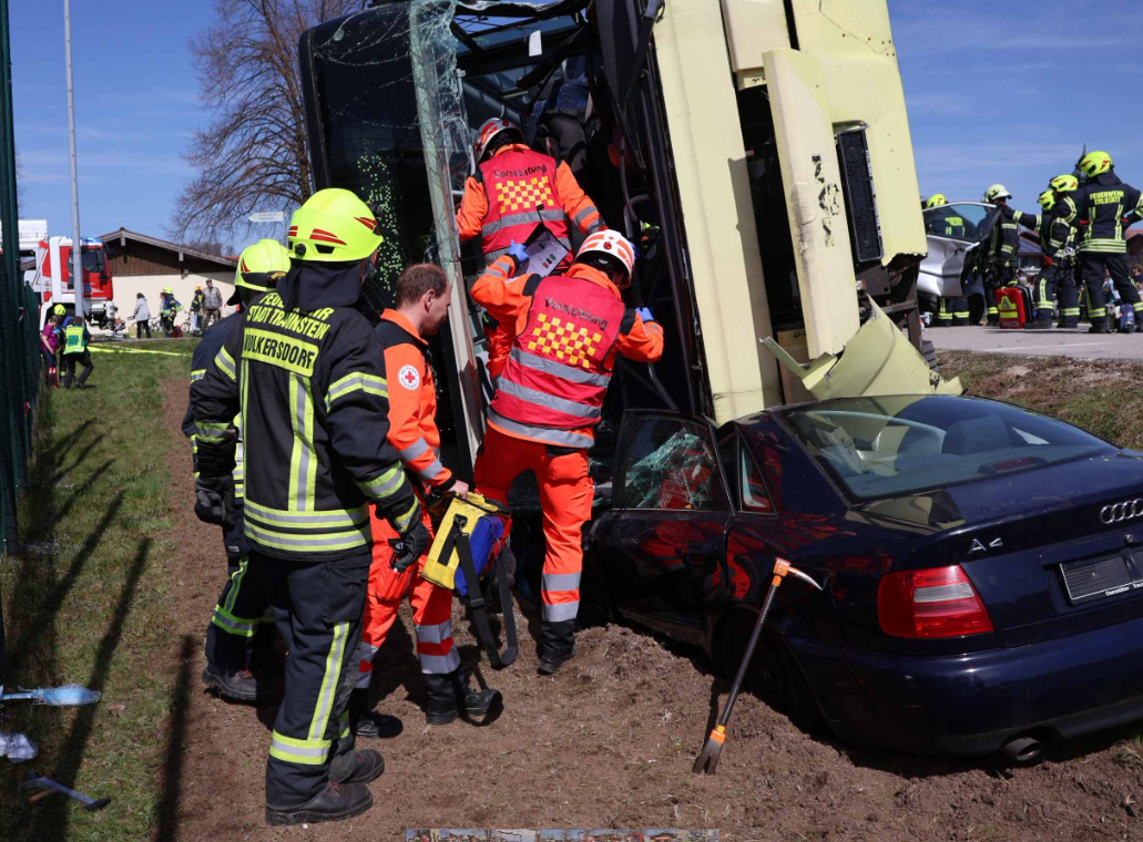 2 Übungstag der Einsatzkräfte in Eerlstätt. Fotos: Kreisfeuerwehrverband Traunstein