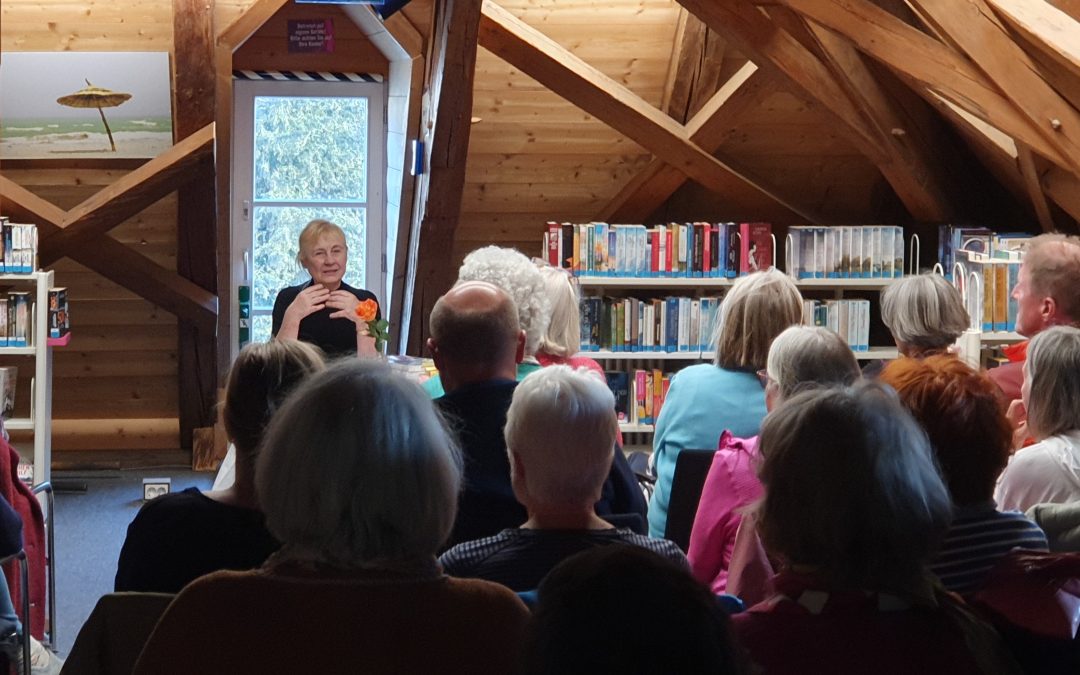 Lesung in Bücherei Prien: Zwischen Fernweh und Abenteuer