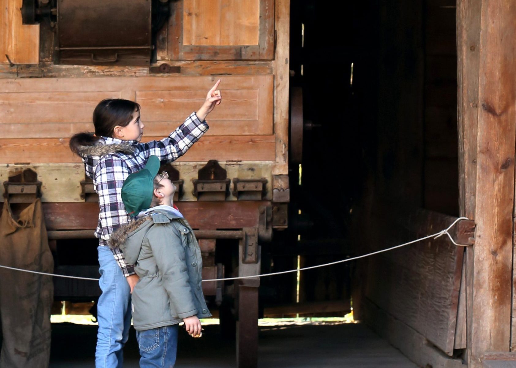Bezirk Oberbayern, FLM Amerang Vierseithof Gute Kammer: Klein und Groß, Jung und Alt kann am Samstag, 26. April das Museum besuchen und sich in historischer Kulisse fotografieren lassen. Copyright Bezirk Oberbayern, FLM Amerang, G. Nixdorf