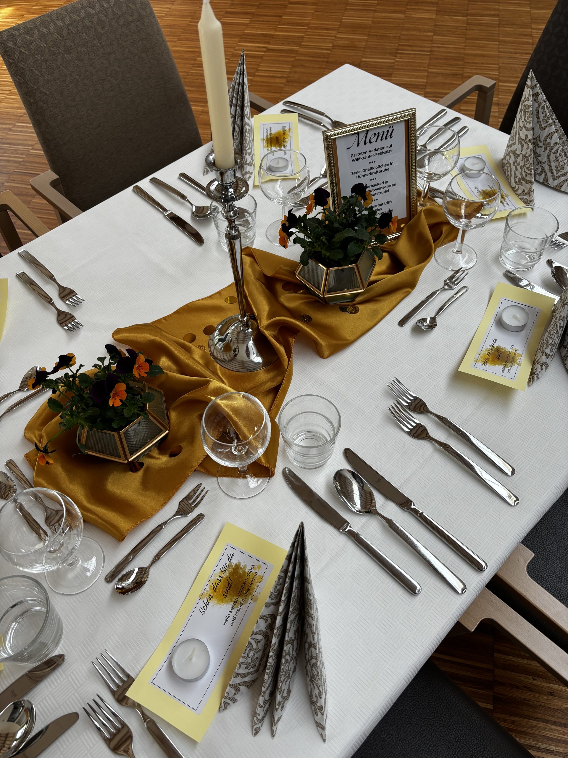 Deko gtala-Dinner Gala Dinner im Altenheim St. Peter Kiefersfelden. Foto: Caritasverband der Erzdiözese München und Freising