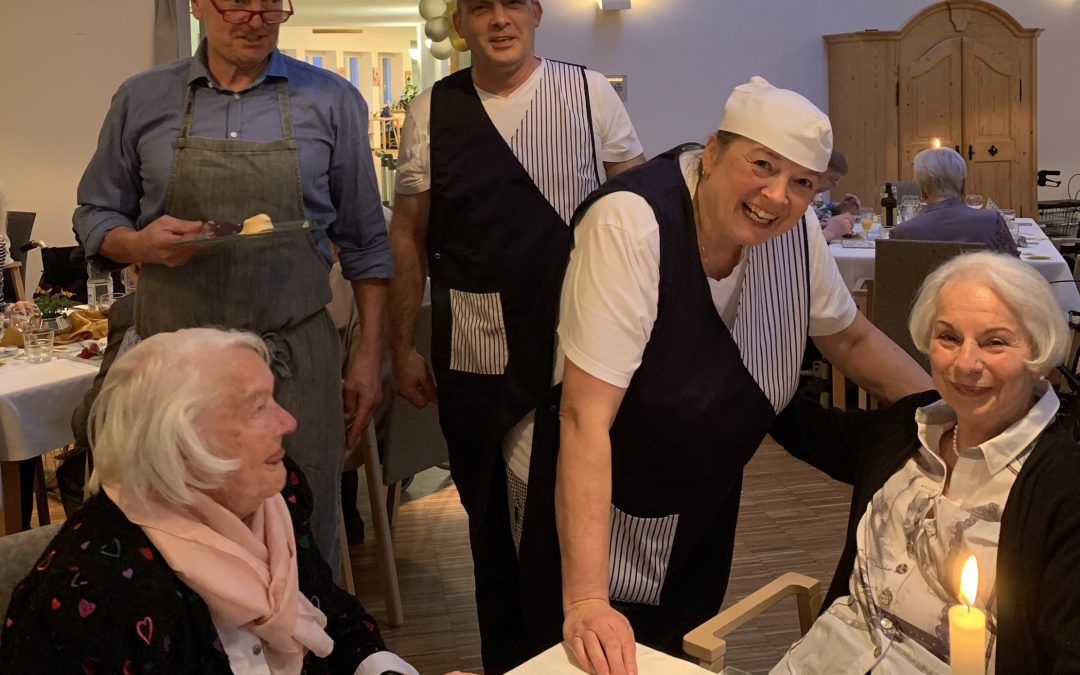 Festliche Stimmung beim Gala Dinner im Caritas Altenheim St. Peter in Kiefersfelden