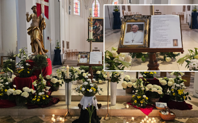 Gedenken an Papst Franziskus in Stadtkirche St. Nikolaus in Rosenheim