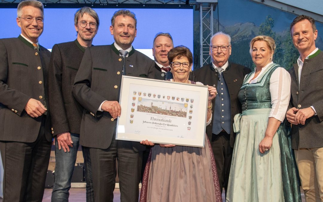IHK gratuliert Spedition Dettendorfer zum 200-jährigen Bestehen