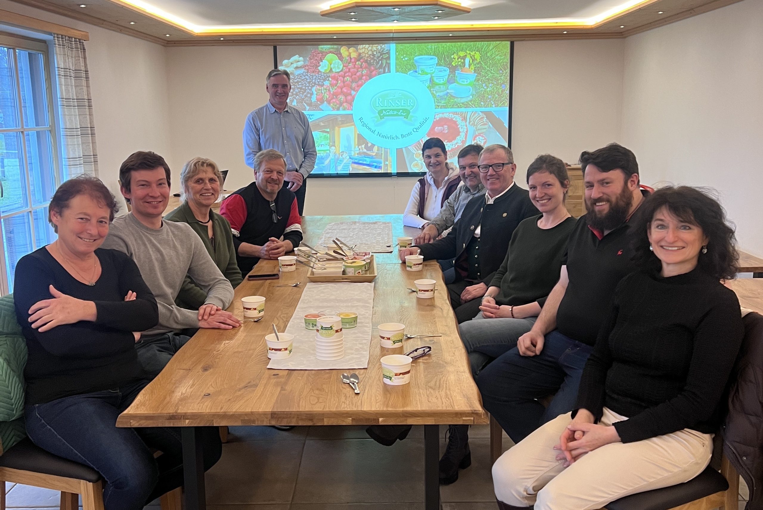 IMG_6027 Der CSU-Ortsverband Rohrdorf und die Fraktion des Freien Wählerblocks Höhenmoos-Achenmühle besuchten die neue Eisdiele vorab. Foto: CSU-Ortsverband Rohrdorf