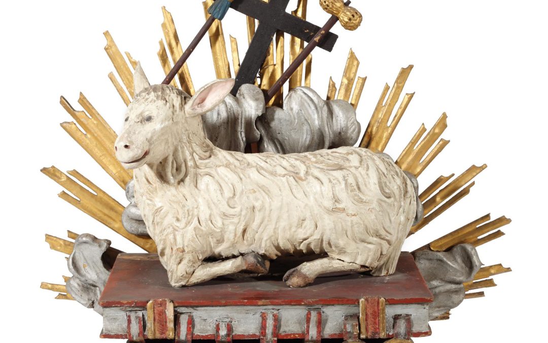 Verschmitzt schmunzelnd stand dieses Schaf einst in der Rosenheimer Spitalkirche St. Joseph – das ist seine Geschichte