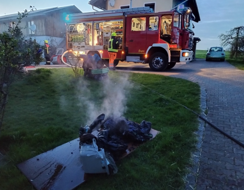 brand Einsatz der Feuerwehr bei einem Zimmerbrand in Heiligkreuz. Foto: Feuerwehr Heiligkreuz
