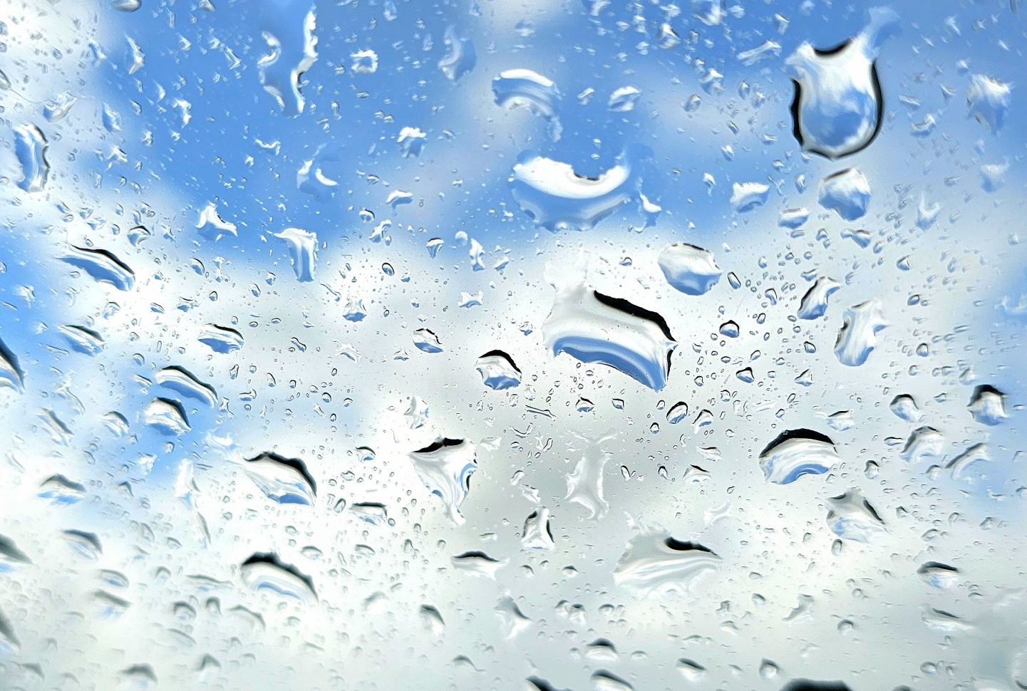 Regentropfen auf Scheibe Copyright Josefa Staudhammer Innpuls.me