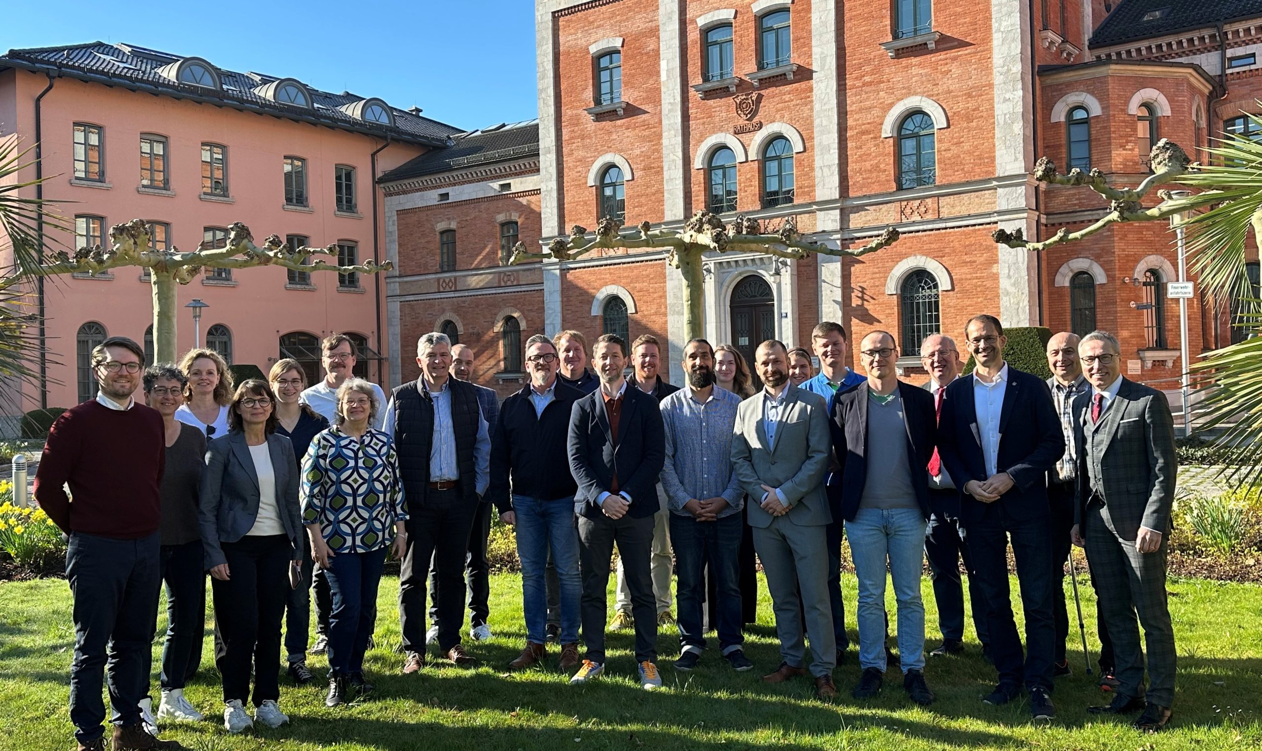 25-04-25 PM Alterspolitik ohne Logo Die Stadtgesellschaft wird immer älter. Die Stadt Rosenheim reagiert darauf mit einem Konzept, das an der Sozialraumorientierung aus der Jugendarbeit anknüpft. Dazu fand nun ein Workshop in Rosenheim statt. Pressemitteilung. Foto: Stadt Rosenheim.