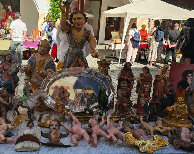 Antikmarkt 2025 3 Antik- und Trödelmarkt in Rosenheim 1. Mai 2025. Foto: Innpuls.me
