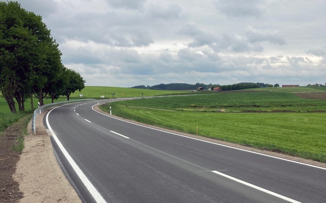 Fahrbahnsanierung zwischen Frieberting und Alteiselfing ist fertig