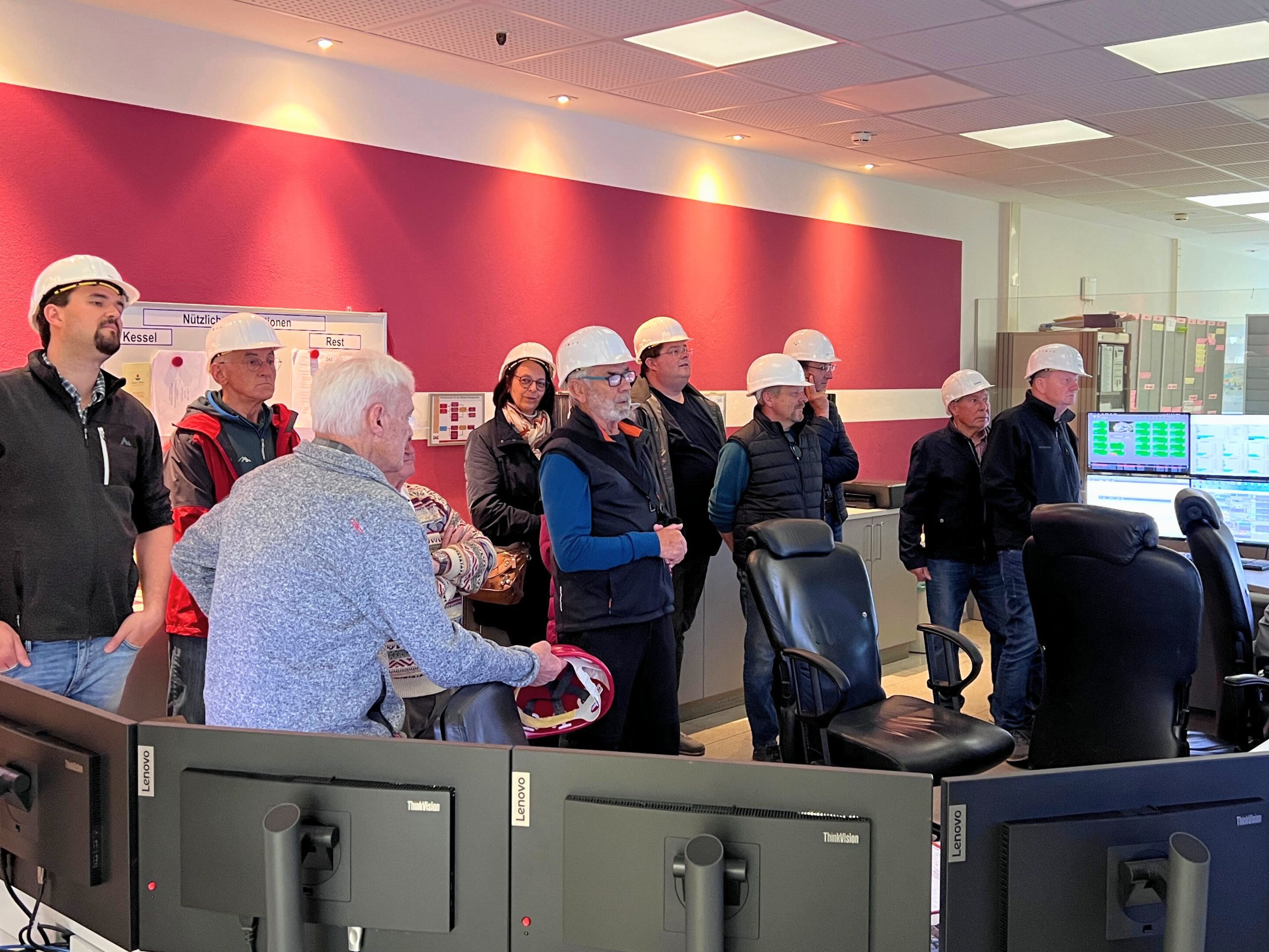 Burgkirchen Steuerzentrale Ausflug des CSU-Ortsverband Rohrdorf bei der Müllverbrennungsanlage des Zweckverbandes Abfallverwertung Südostbayern. Fotos: CSU Ortsverband Rohrdorf