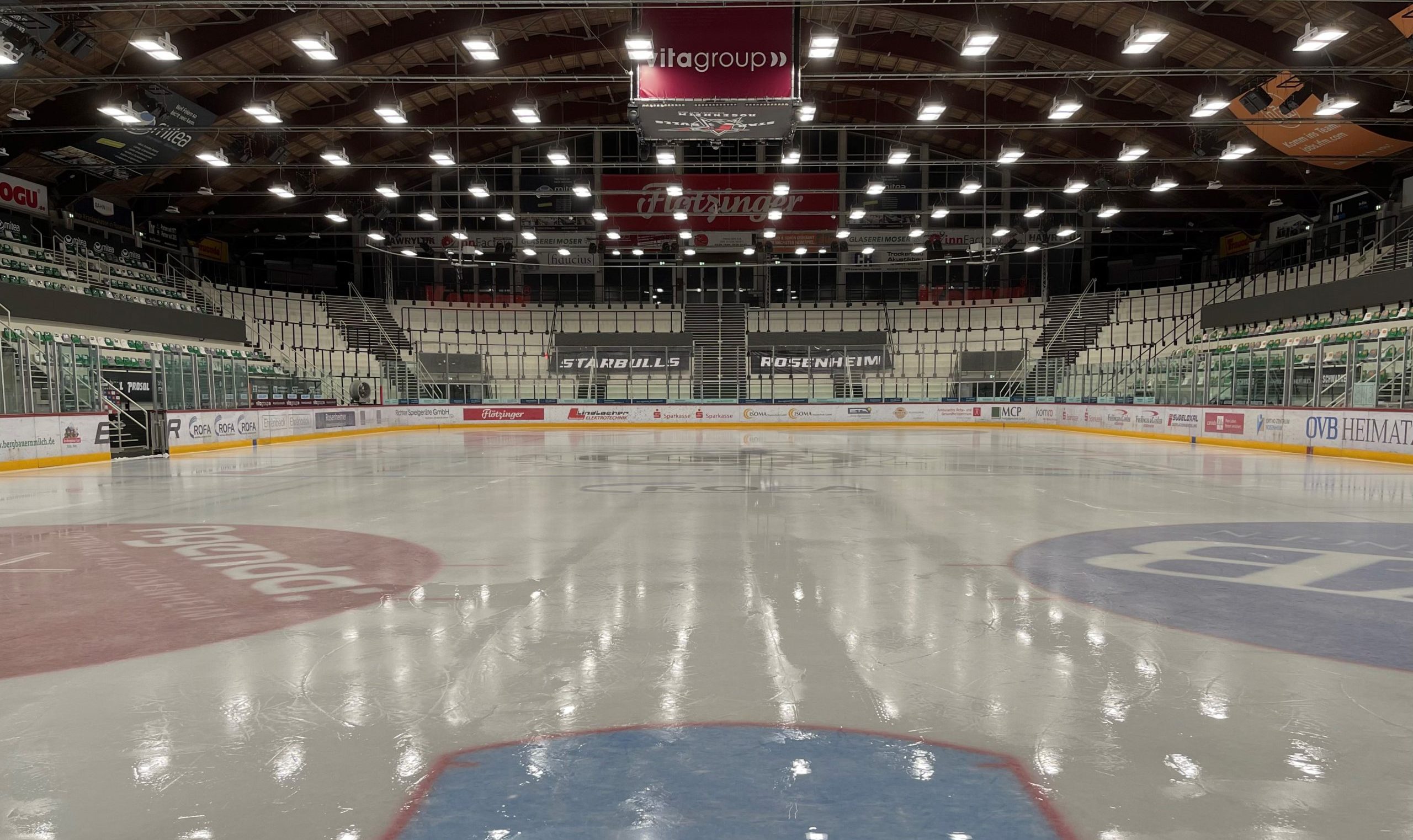Eisstadion Abend Rofa-Stadion von Innen Copyright Stadt Rosenheim