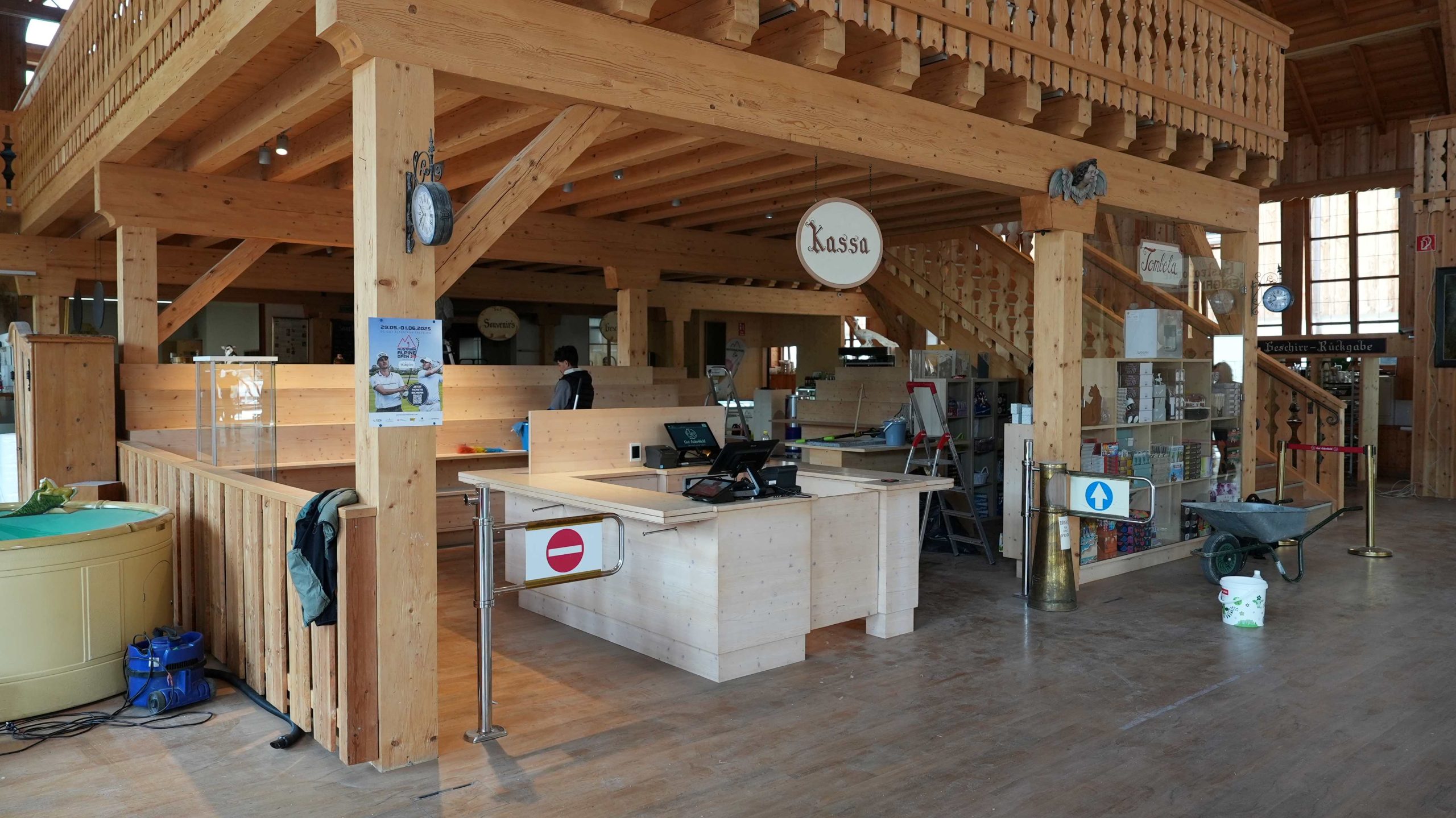 Foto 3 - (c)Gut_Aiderbichl_Henndorf_Alles_musste_raus Bald kann Gut Aiderbichl Henndorf wieder öffnen. Foto: Copyright Gut Aiderbichl