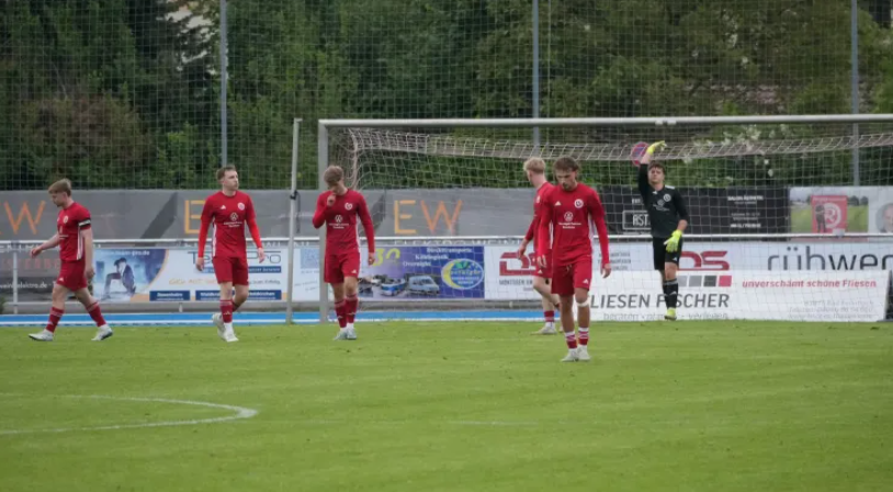 Fussball TSV 1860 Rosenheim Landesliga: Spiel gegen TSV Eintracht Karlsfeld endete mit einer verdienten Niederlage. Foto: Copyright TSV 1860 Rosenheim