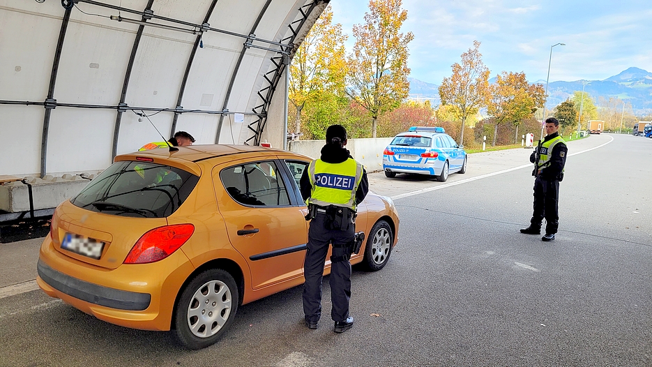 Grenzkontrollstelle A 93 Symbolfoto Bundespolizei: Grenzkontrolle