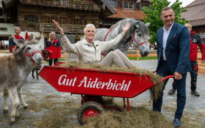 Brigitte Nielsen und Luke Donald besuchen Gut Aiderbichl