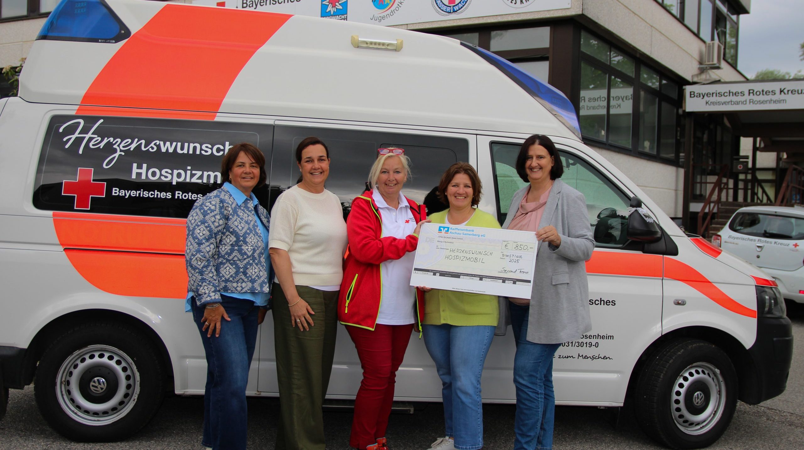 HZW_Spendenübergabe_Querformat Spendenübergabe Copyright BRK Kreisverband Rosenheim