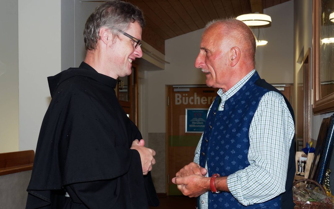 An Fronleichnahm: Verabschiedung von Pfarrvikar Dariuzs Burdalski in Rosenheim