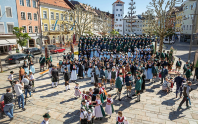 300 Trachtler vereint auf dem Traunsteiner Stadtplatz