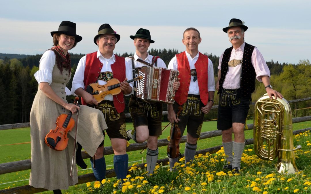 Volksmusi mit den Zuahäusl Aufgeigern